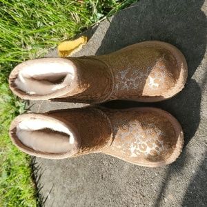 UGG metallic, cheetah boots. Toddler size 9. Brown and Gold